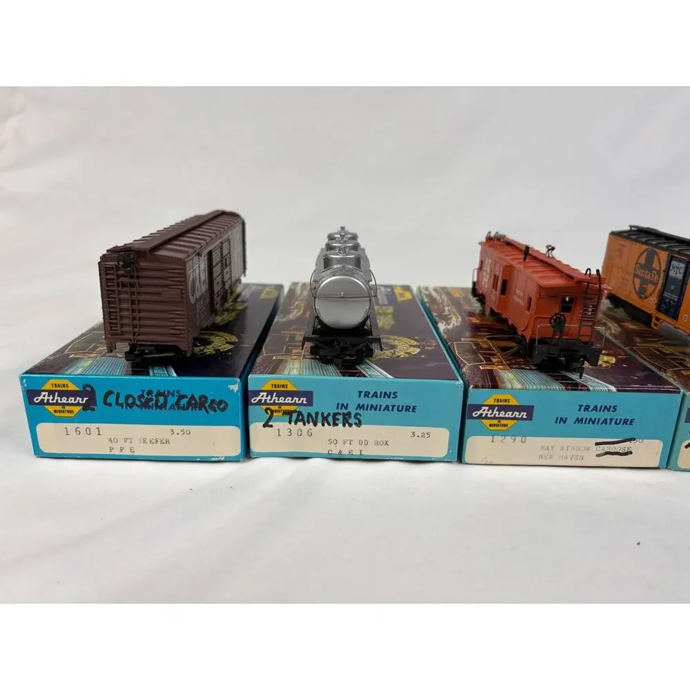 Athearn Ho Scale Lot Of 7 Freight Cars Mixed Roads Box Reefer Tank Caboose